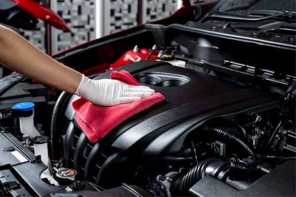 Vệ Sinh Khoang Máy Ô Tô: Giữ Xe Bền Đẹp