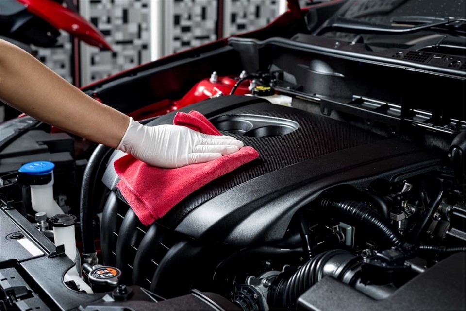 Vệ Sinh Khoang Máy Ô Tô: Giữ Xe Bền Đẹp