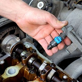 Vệ Sinh Kim Phun Xe Ô Tô: Bí Quyết Giữ Động Cơ Bền Bỉ